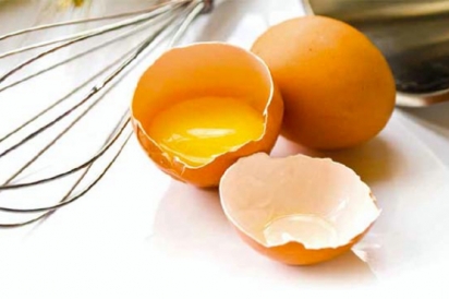 whisk egg yolk