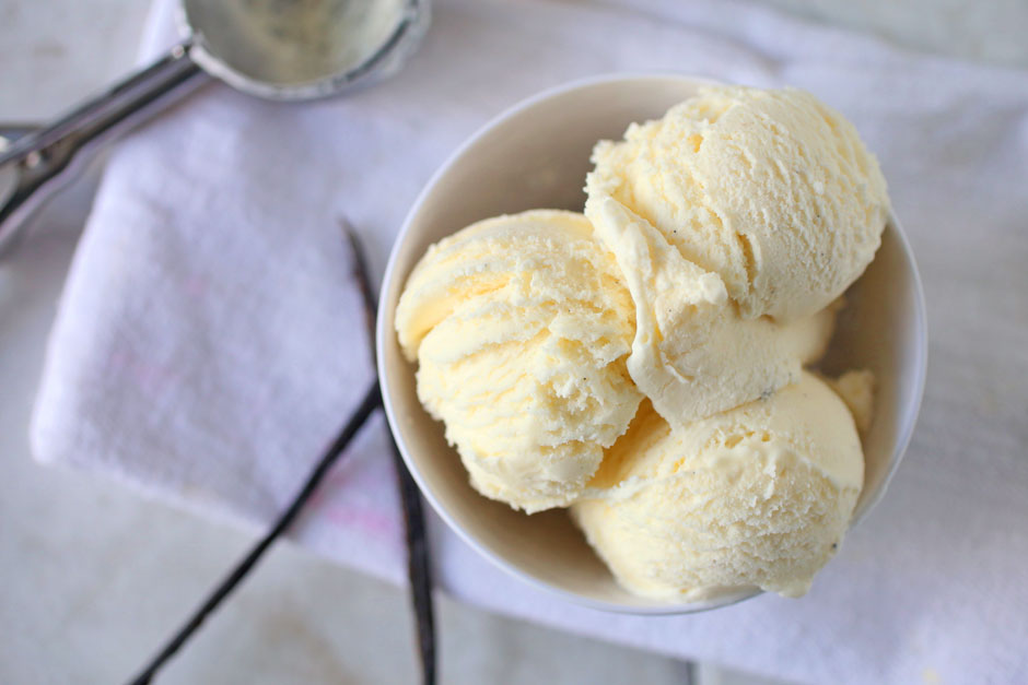 simple-vanilla-bean-ice-cream-recipe-4.jpg